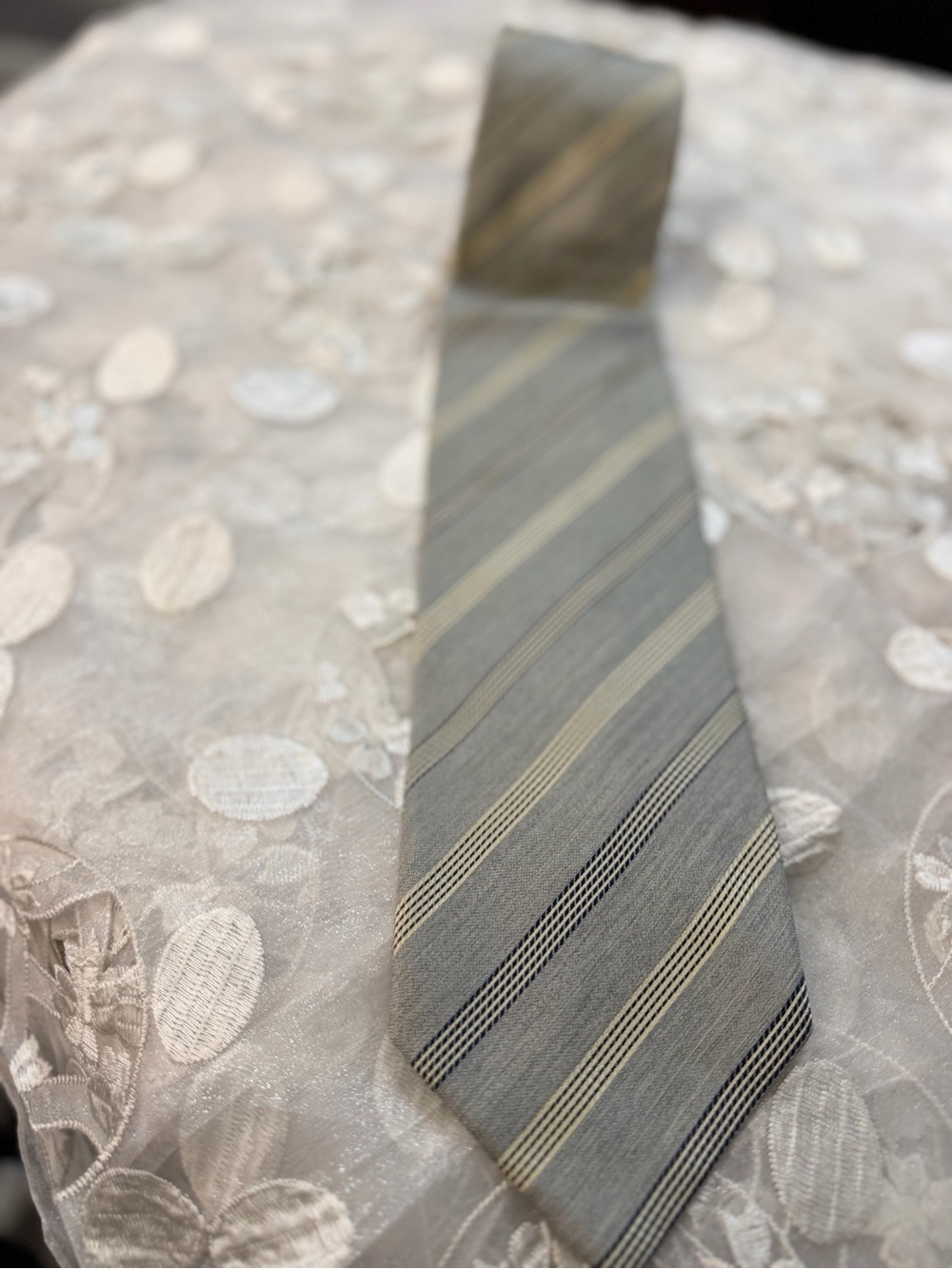 Kenneth Cole Grey Tie with Cream and Black Diagonal Stripes